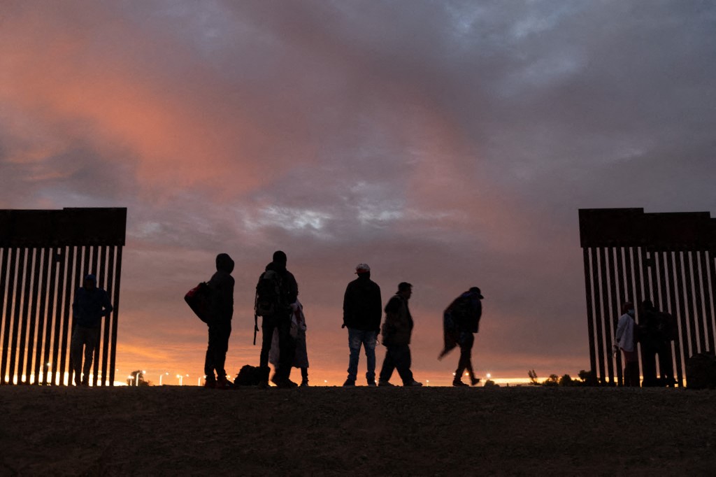 Migração de cubanos e haitianos faz disparar voos fretados