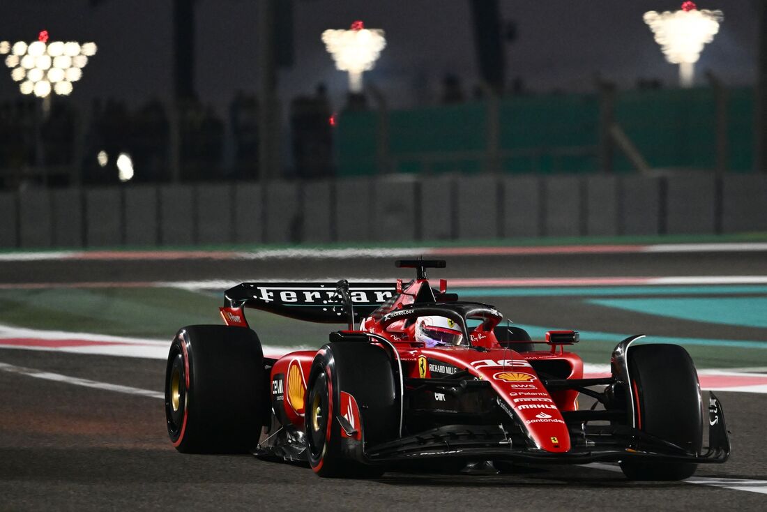 Sainz lidera e Ferrari se destaca no 1º treino do GP de São Paulo