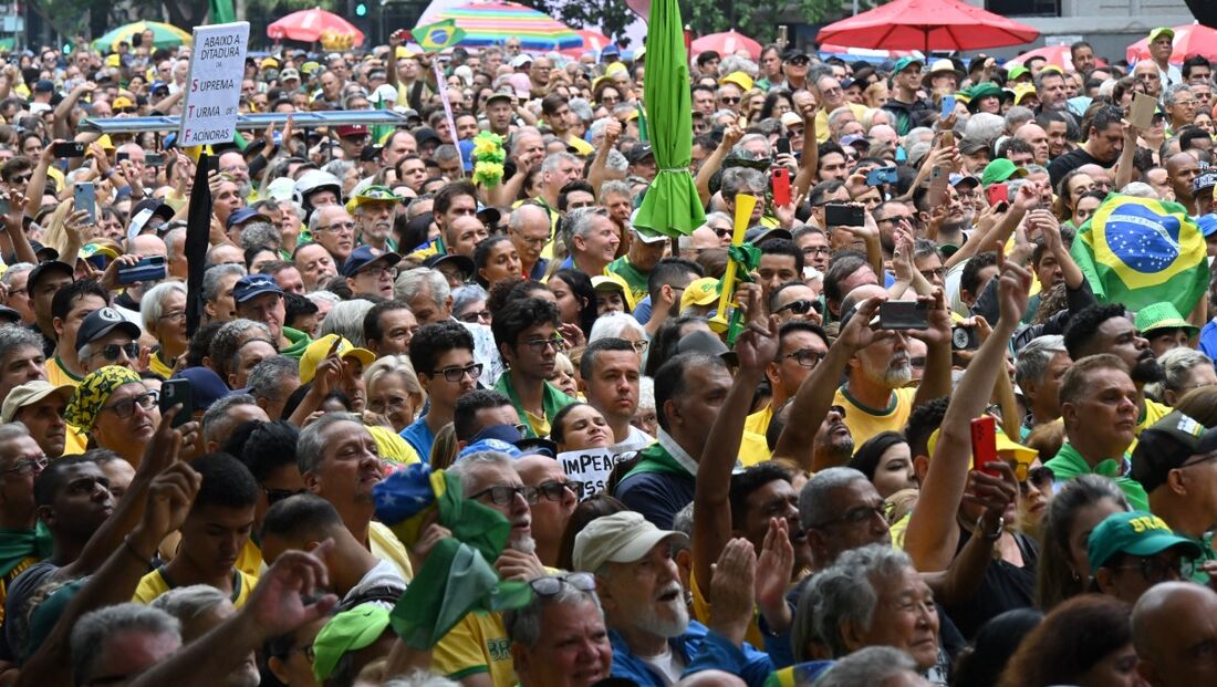 Bolsonaristas protestam em São Paulo contra o STF