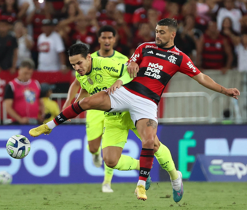 Com gol de Arrascaeta, Flamengo vence RB Bragantino e assume a terceira  colocação do Brasileirão