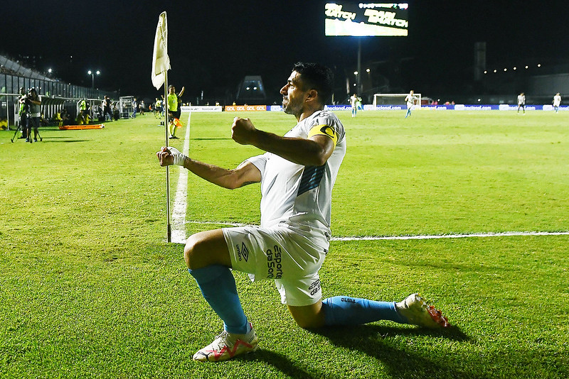 Suárez foi herói da reação do Grêmio em Sâo Januário