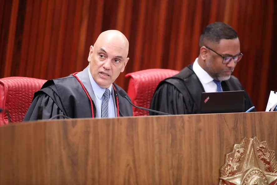 O presidente do TSE, ministro Alexandre de Moraes, durante sessão 