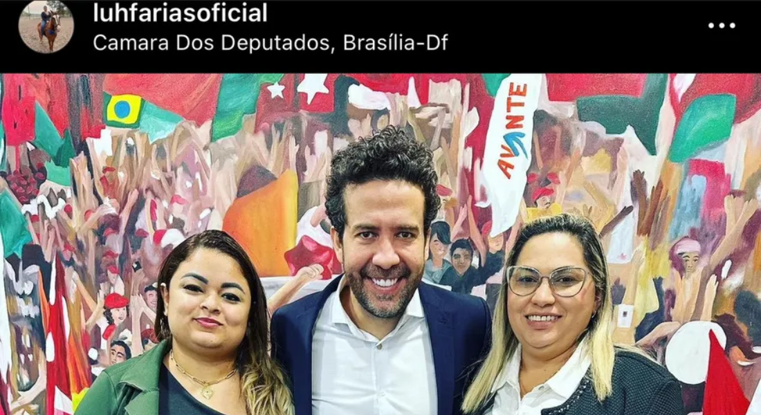 Janones ao lado de Luciane Barbosa Farias (D) , conhecida como Dama do Tráfico