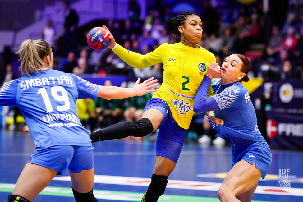 Mundial de Handebol Feminino: Brasil goleia Cazaquistão e está na segunda  fase, handebol