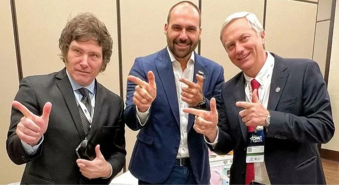 Javier Milei ao lado do deputado Eduardo Bolsonaro 