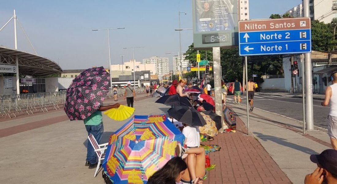 Fila da pista premium para o show da Taylor deste sábado (18)