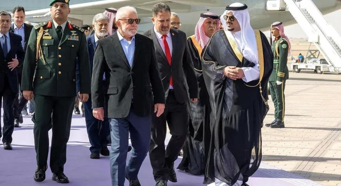 O presidente Luiz Inácio Lula da Silva durante passagem por Riad, na Arábia Saudita