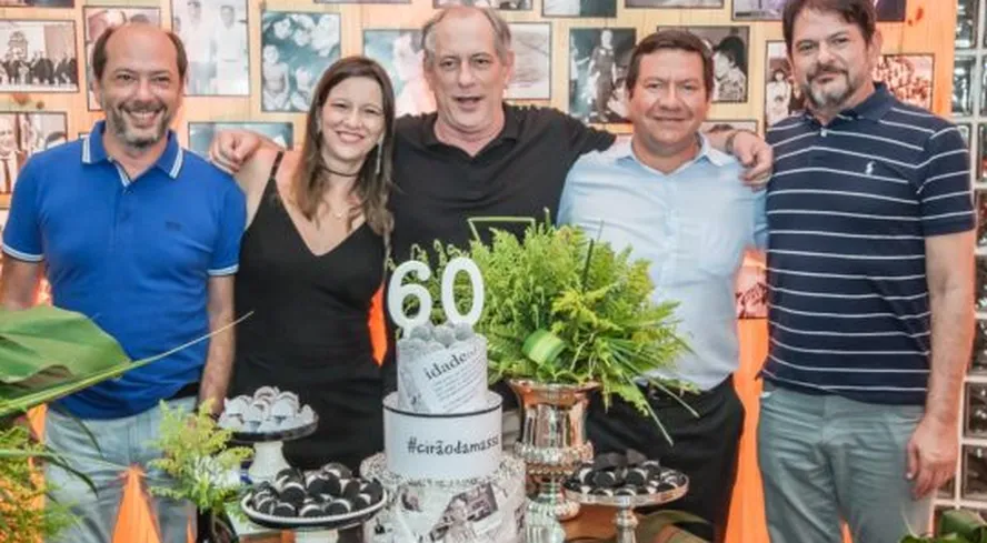 Ivo, Lívia, Ciro, Lúcio e Cid Gomes em 2017, no aniversário de 60 anos de Ciro