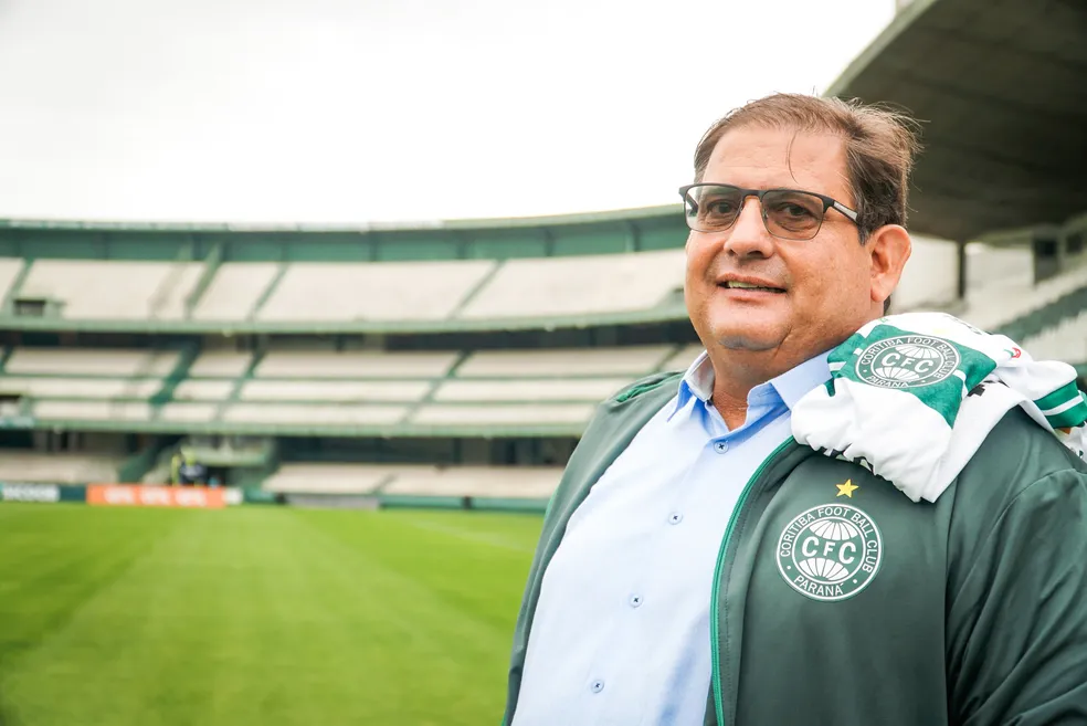 Guto Ferreira em sua última passagem pelo Coritiba, em 2022