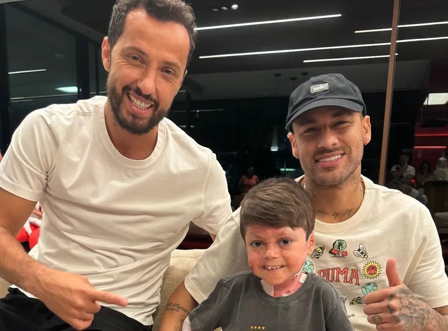 Menino Gui se encontra com Neymar e Nenê 