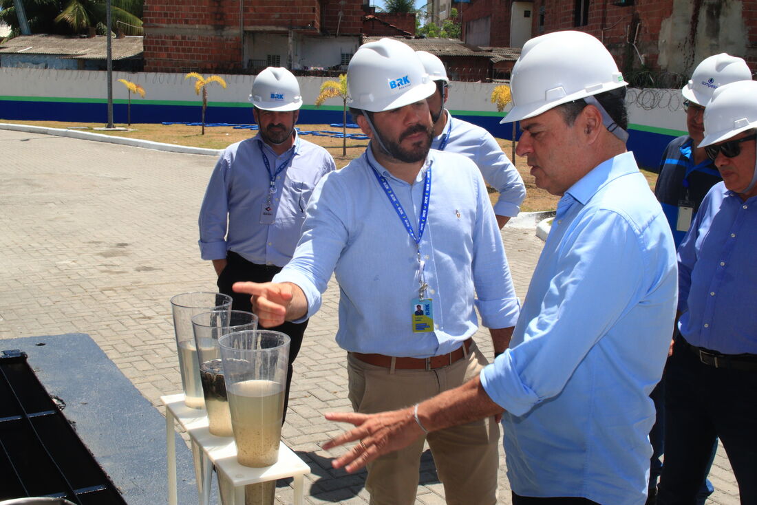 Danilo Cabral visita estação de tratamento de efluentes Prazeres 