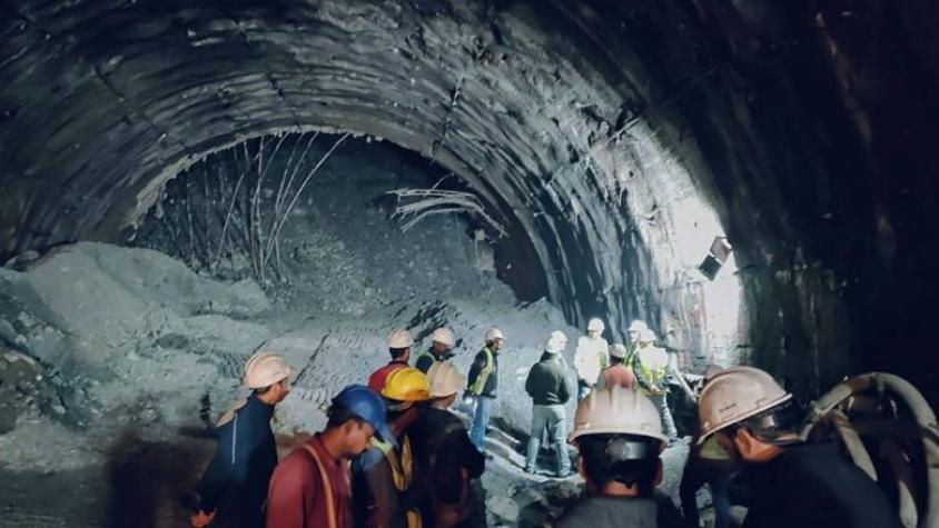 Ao menos 40 trabalhadores ficam presos após colapso de túnel na Índia