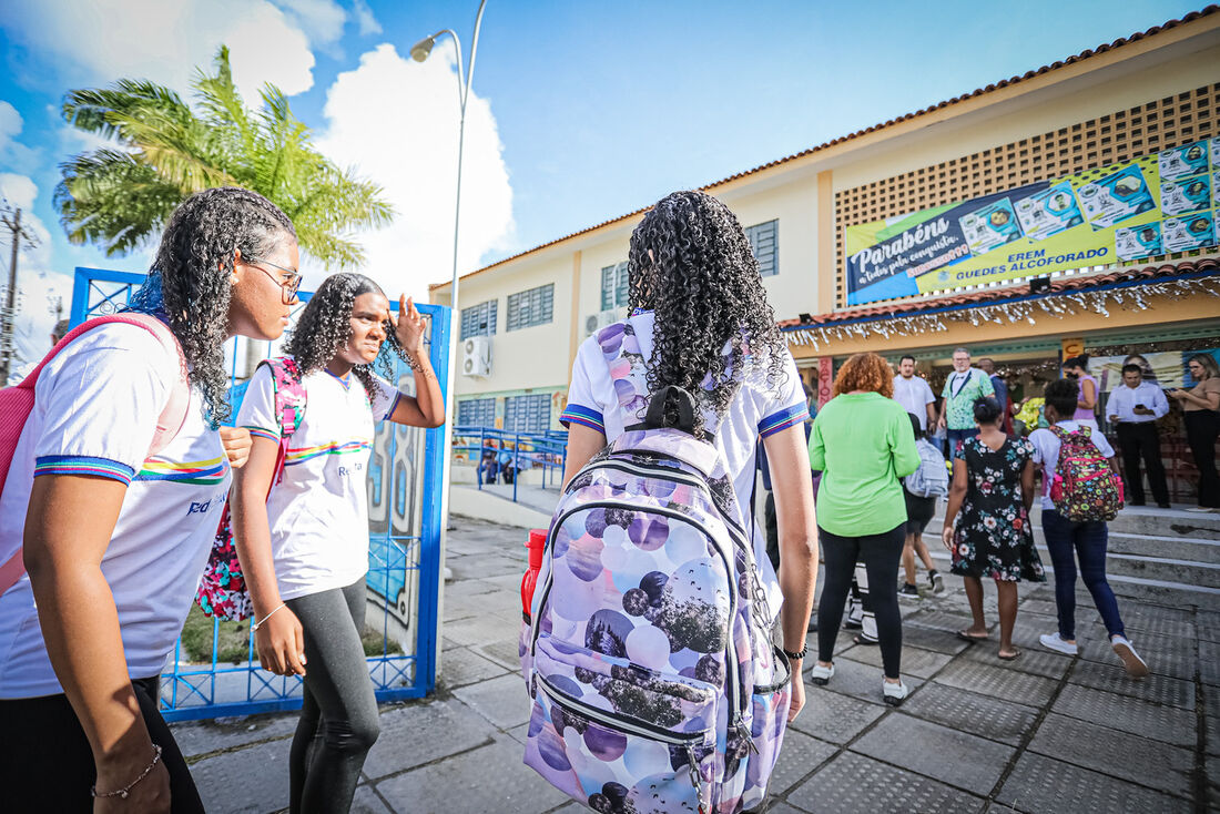 Estudantes em escola da rede estadual