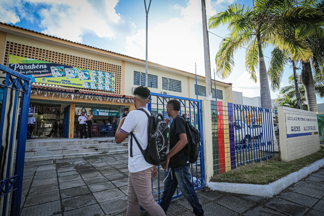 Esportes nas escolas mantêm educação em movimento