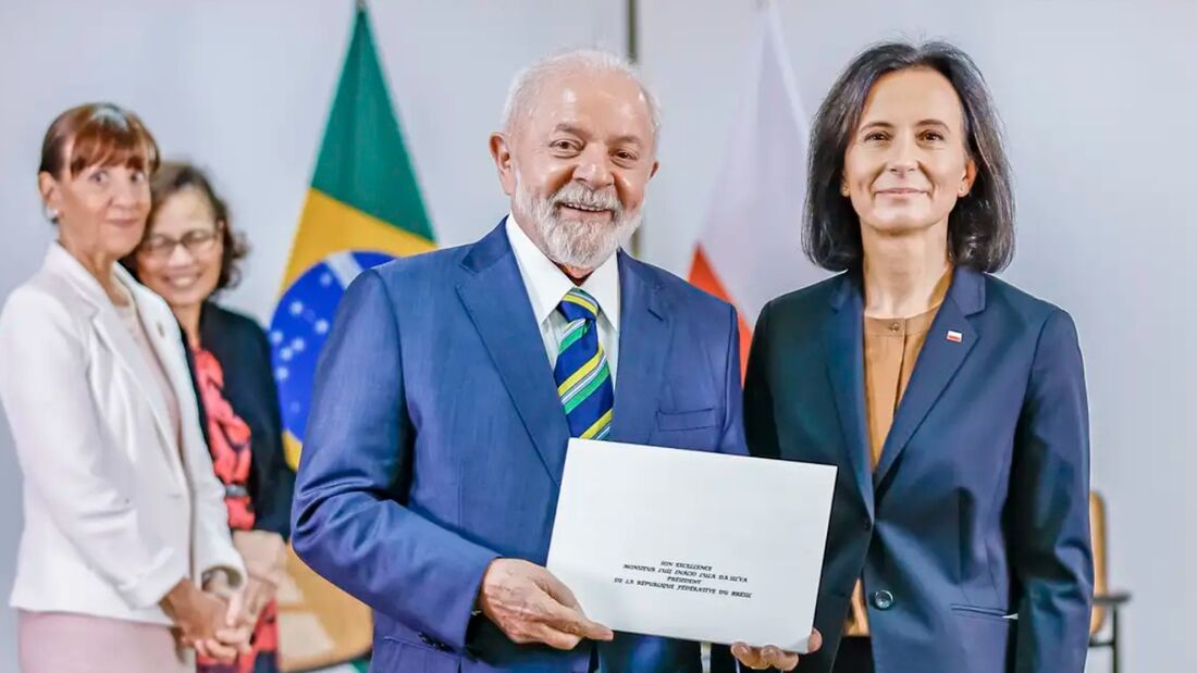 O presidente Luiz Inácio Lula da Silva recebeu nesta sexta-feira (17) as credenciais de 13 novos embaixadores