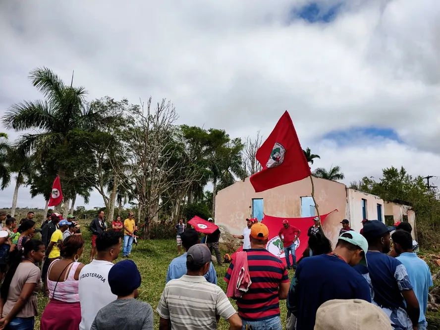 Integrantes do MST ocupam fazenda na Bahia: somente em abril, o estado registrou três invasões