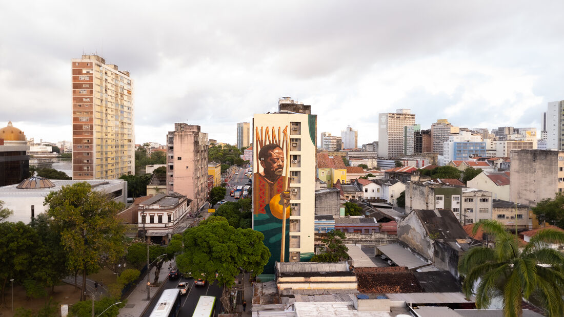 Mural gigante em homenagem a Naná Vasconcelos