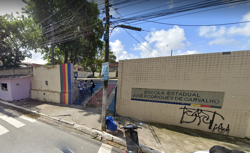 Fachada da Escola de Referência em Ensino Médio (EREM) José Rodrigues de Carvalho, na Cohab