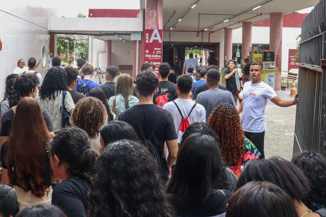 Portões são abertos na Unicap