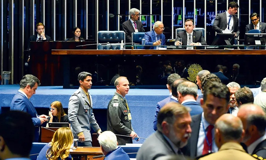 Senado aprovou a lei orgânica dos policiais militares e bombeiros em votação simbólica