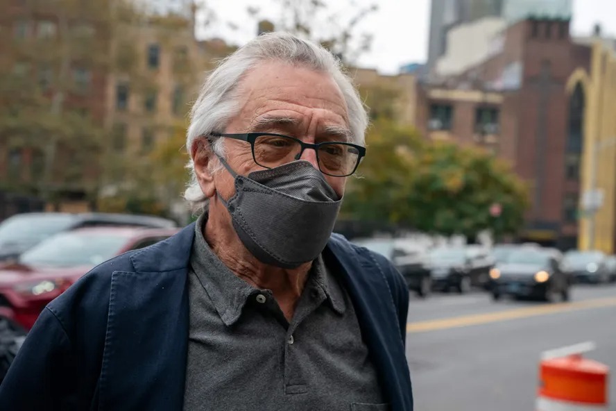 Robert De Niro chega a tribunal para disputa trabalhista com ex-assistente