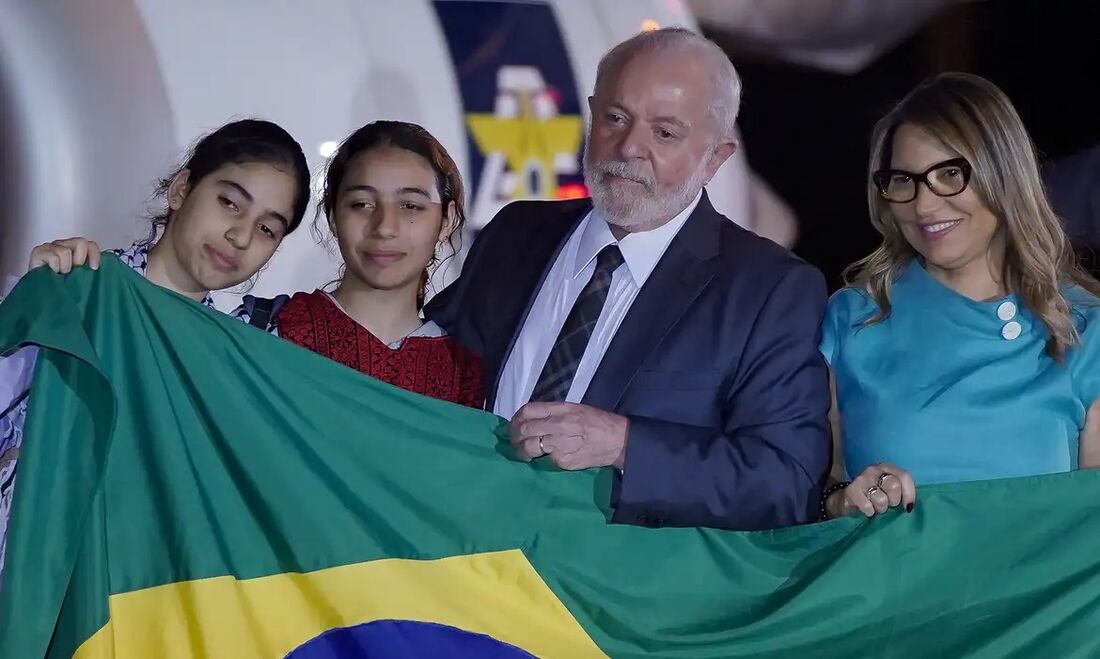 Presidente Lula recepciona Brasileiros