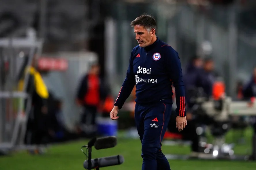 Com a seleção fora da zona de classificação, técnico do Chile, Eduardo Berizzo, pede demissão 