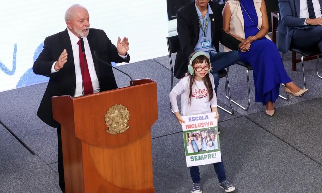 A meta é chegar ao fim de 2026 com mais de 2 milhões de estudantes da educação especial matriculados em classes comuns