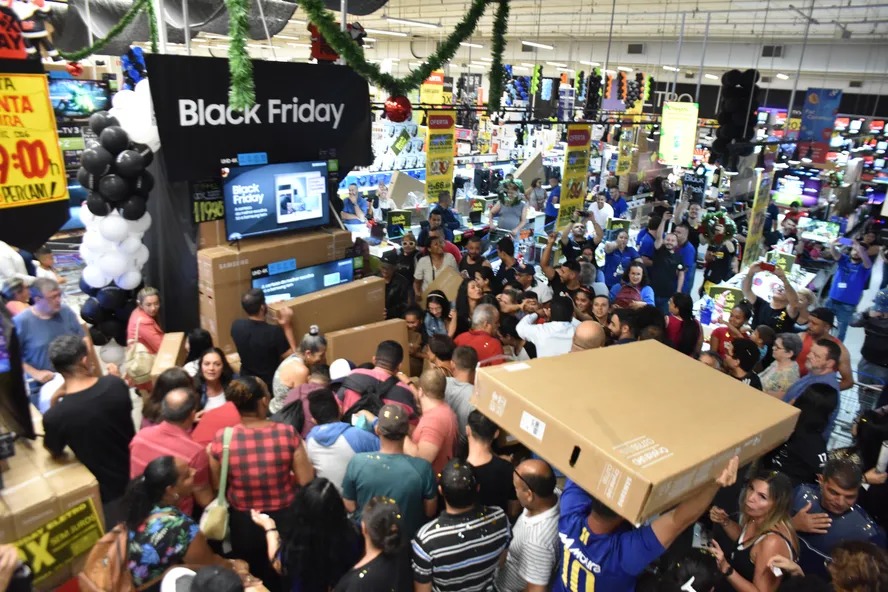 Venda de TVs na Black Friday em São Paulo