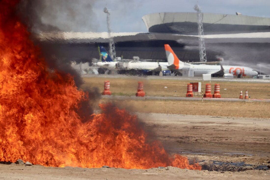 Exercício simulado de segurança no Aeroporto do Recife