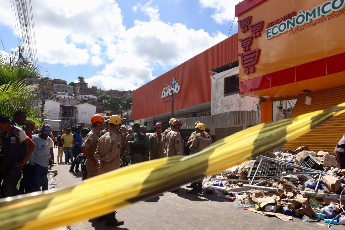 Desabamento do supermercado Atacarejo Econômico, no Curado IV