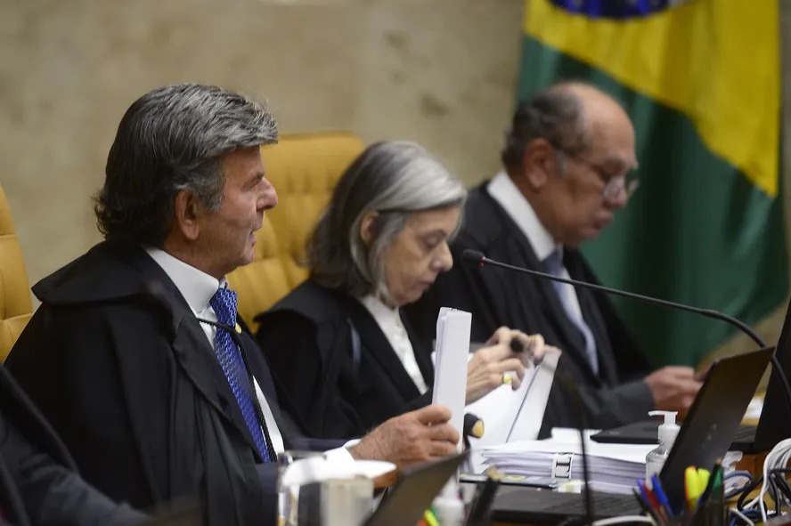 A ministra Cármen Lúcia entre os ministros Gilmar Mendes (no alto), Luiz Fux e Edson Fachin: Corte terá apenas uma mulher após indicação de Dino à vaga de Rosa Weber 