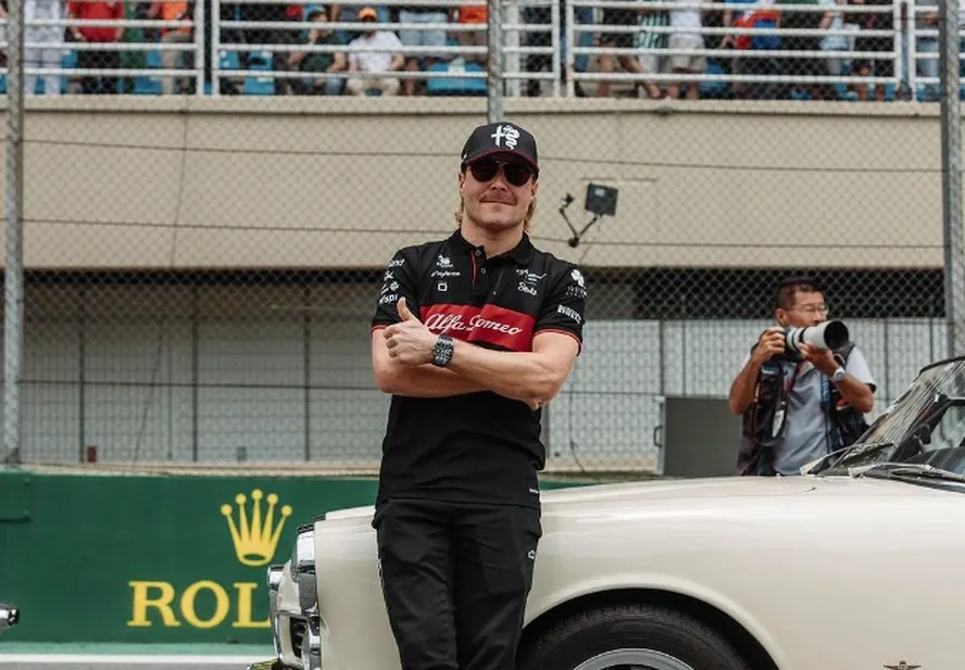 Valtteri Bottas resolveu lançar um calendário nu para arrecadar dinheiro para instituição de saúde mental masculina