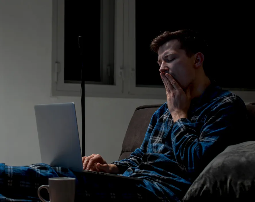 Virar a noite pode ter benefícios para o cérebro. 