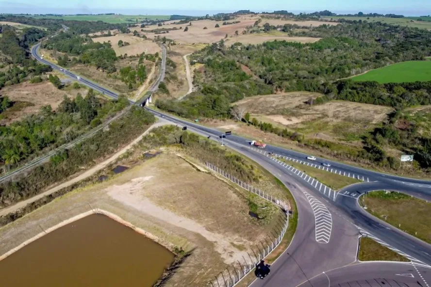 Entroncamento da BR-277 com a PR-427, no Paraná: primeiro leilão de rodovias do PAC 