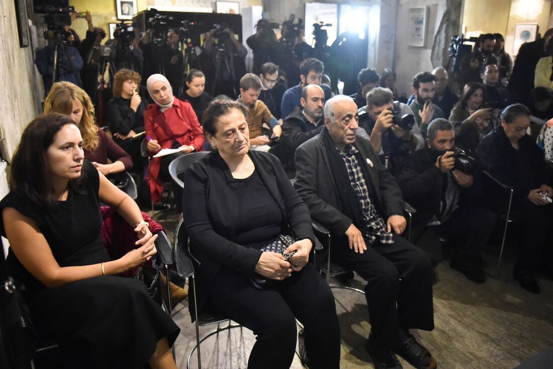  Jornalistas e familiares das vítimas participam numa conferência de imprensa conjunta realizada pela Human Rights Watch e pela Amnistia Internacional em Beirute