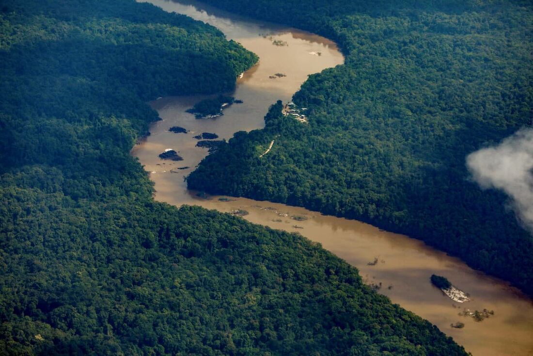 Vista aérea da região de Essequipo, território da Guiana e Venezuela