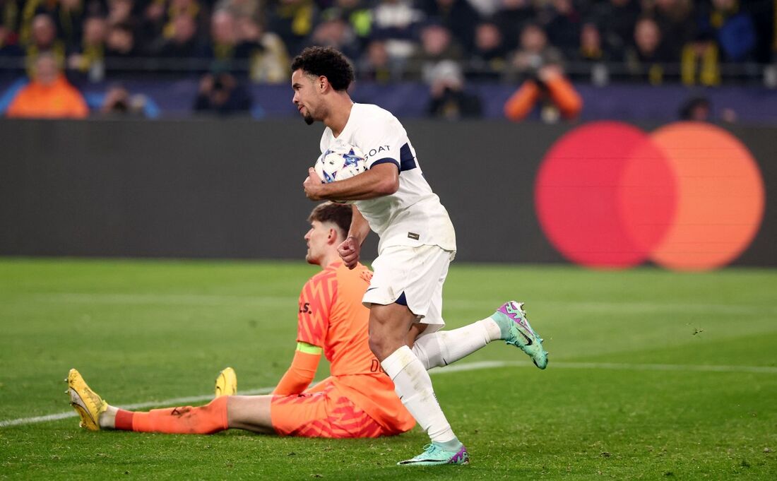 PSG fica no empate com o Borussia Dortmund, mas avança na Champions