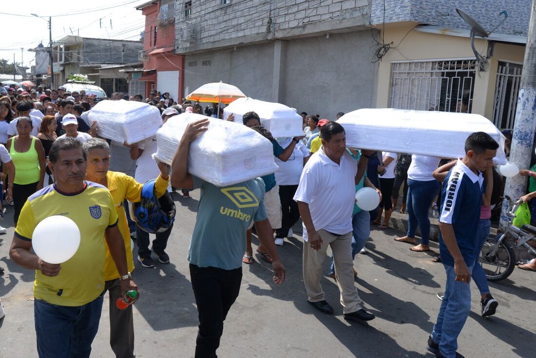 Polícia do Equador anunciou nesta quinta-feira (14) que prendeu um suspeito de assassinar quatro crianças e sua mãe