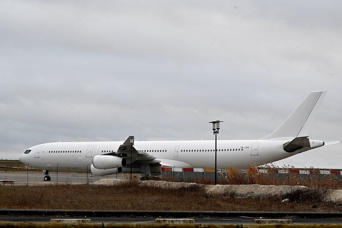 O avião aterrissou em Mumbai pouco depois das 4h (19h30 pelo horário de Brasília), segundo o site de rastreamento de voos FlightRadar24.