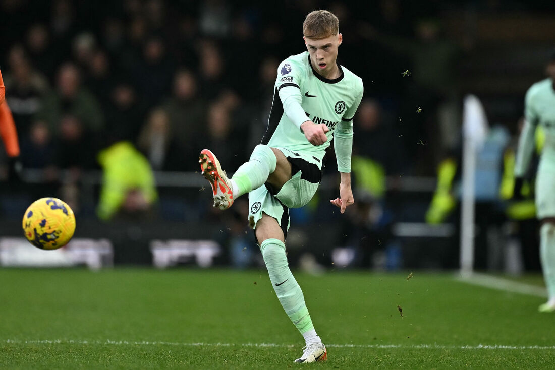 Meio-campista do Chelsea, Cole Palmer, assinou dois gols na partida contra o Luton Town