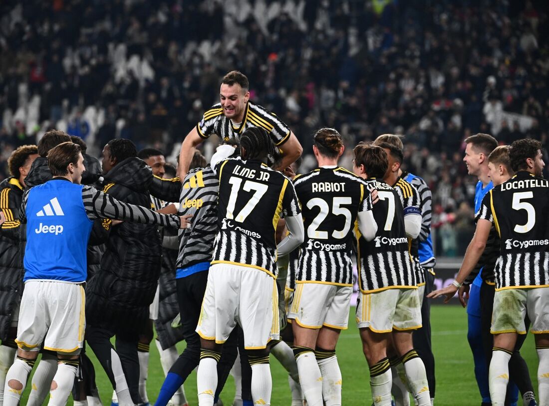 Juventus vence Roma (1-0) e fica a 2 pontos da líder Inter