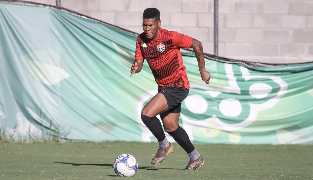 Cria da base do Vitória, atleta agora defende as cores do Santa Cruz; Tricolor terá jogo-treino neste fim de semana