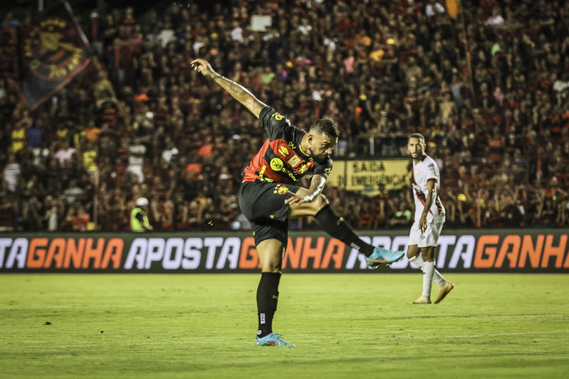 Felipe em ação pelo Sport na Série B