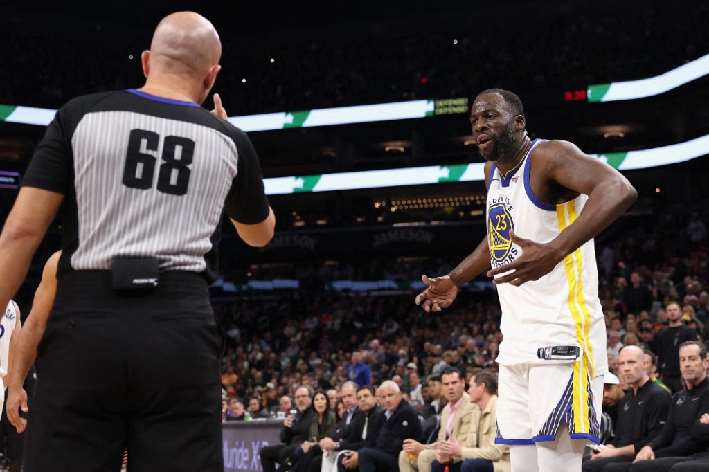 Draymond Green em jogo contra o Phoenix Suns