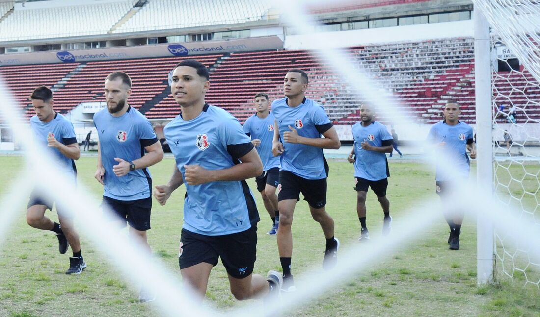 Destaque pela velocidade, Thiaguinho puxa fila no treino tricolor