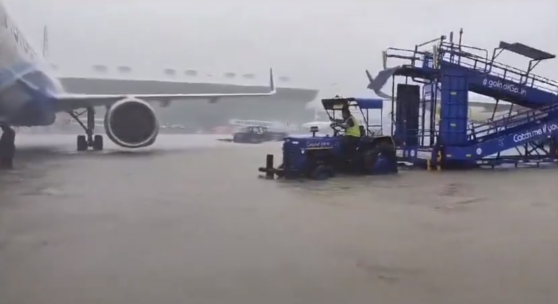 Aeroporto de Chennai ficou alagado