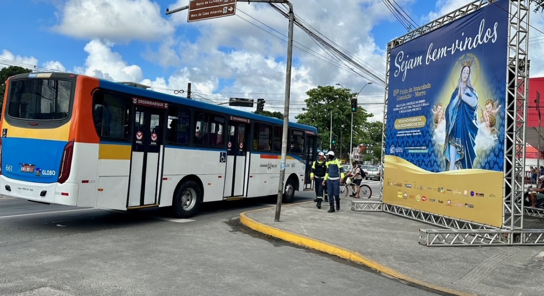 Ônibus para a Festa do Morro