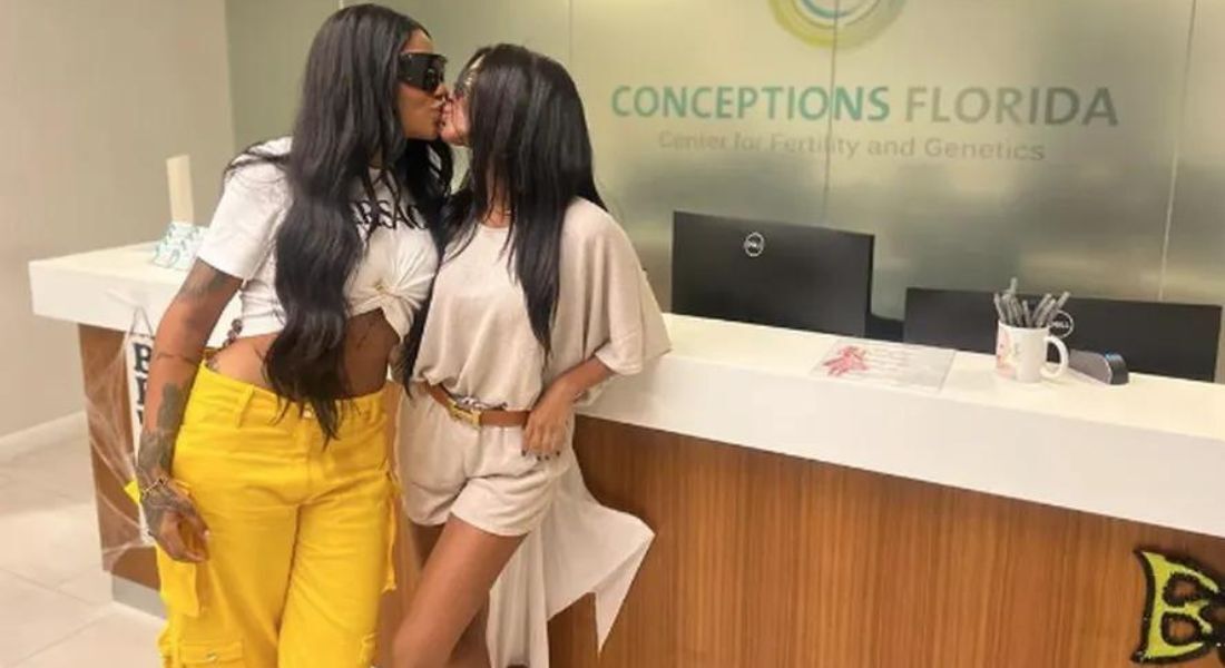 Ludmilla e Brunna Gonçalves em clínica de fertilização