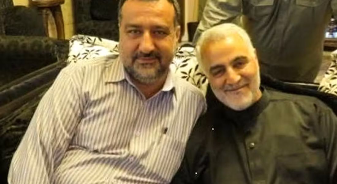 Razi Moussavi, a esquerda, ao lado de Qassim Suleimani